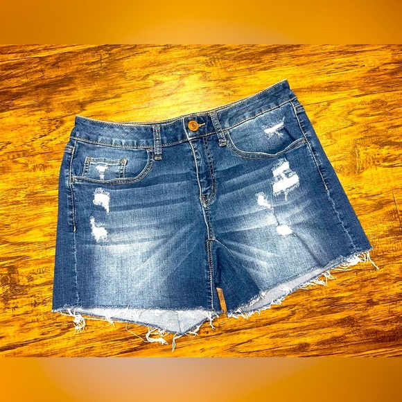 SO Pants - SO Mid-Rise Shortie Shorts Size 9